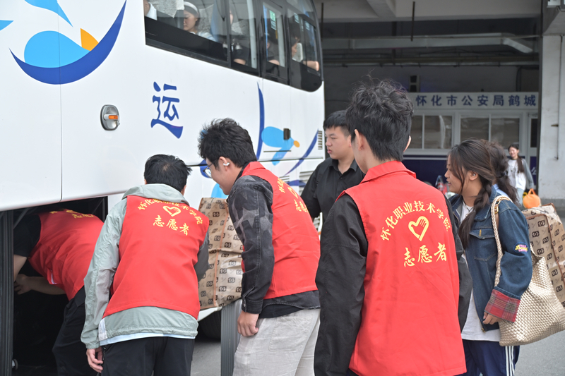 1789112141301093945.jpg 迎接新生.jpg